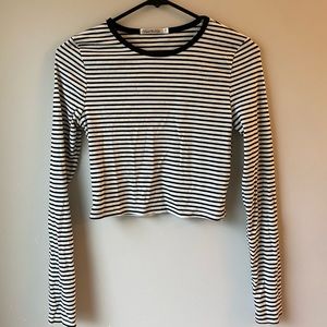 Black and white long sleeve crop top
